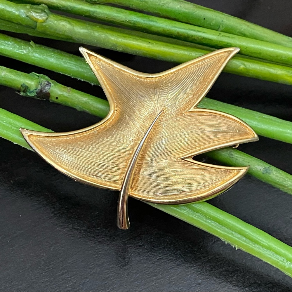 Vintage ALAN J Signed  Brushed Gold-tone Star Leaf Brooch